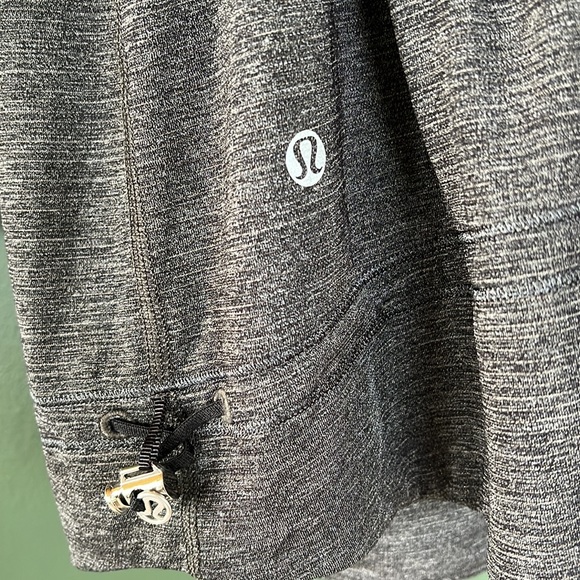 Lululemon top with built in bra. Size 6. Grey/black floral. - Picture 3 of 8